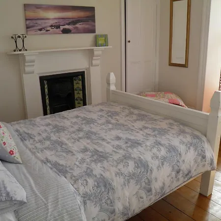 Holiday House Pembroke Dock Room photo