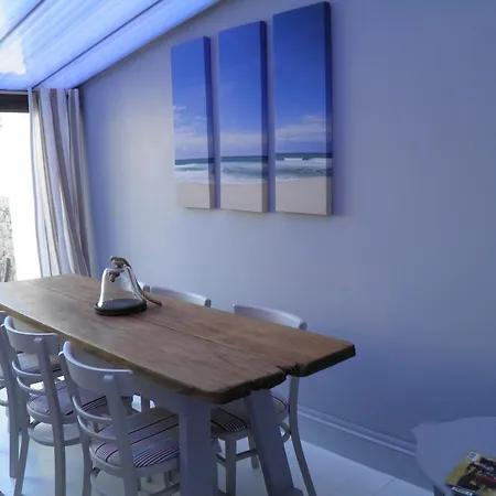 Holiday House Pembroke Dock Room photo